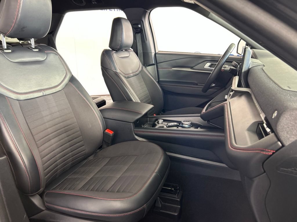 Used 2025 Ford Explorer ST-Line w/ ST-Line Street Pack AWD/4WD image 27