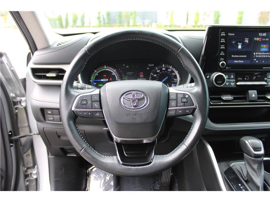 Used 2021 Toyota Highlander XLE AWD/4WD image 18