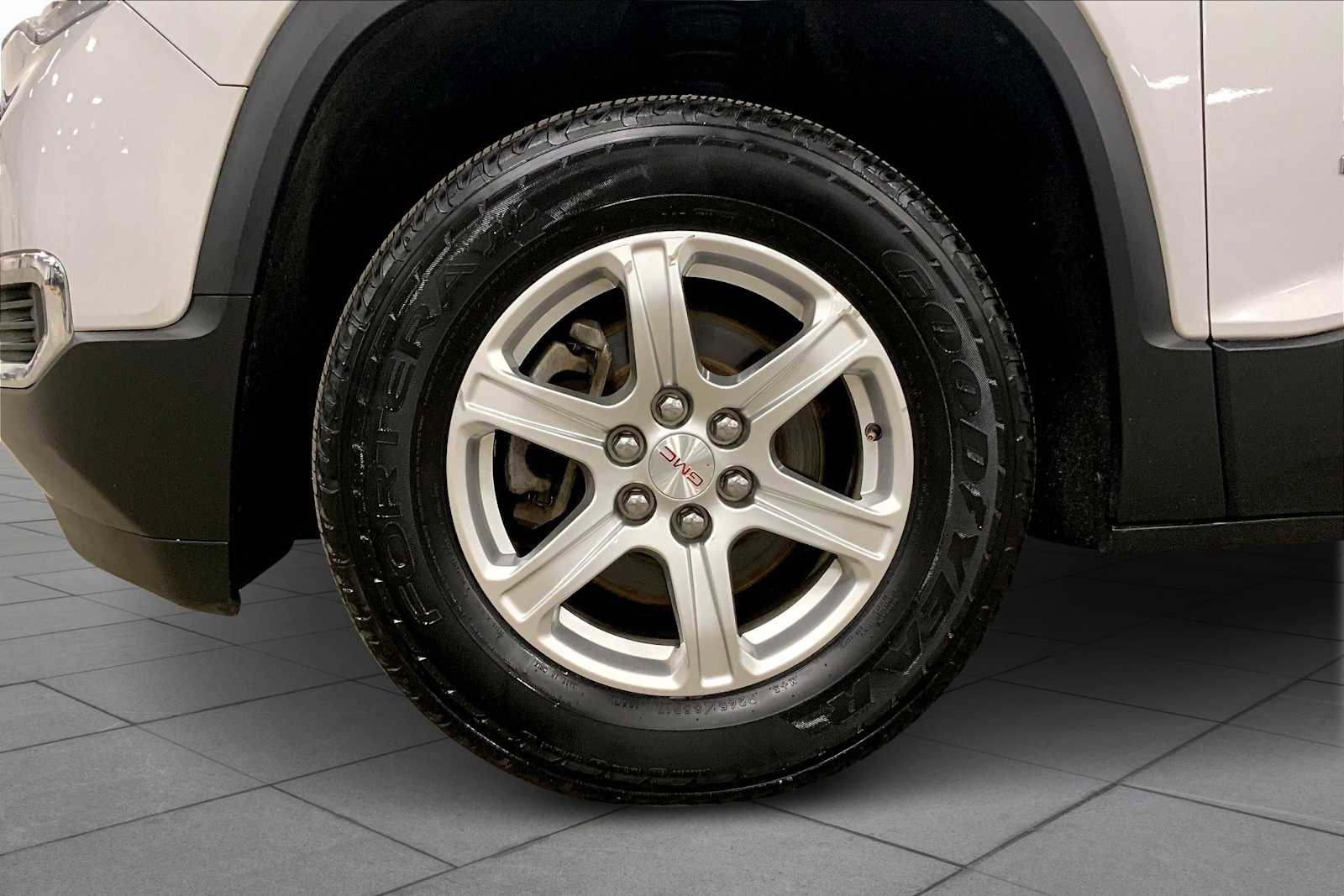 Used 2018 GMC Acadia SLE image 11