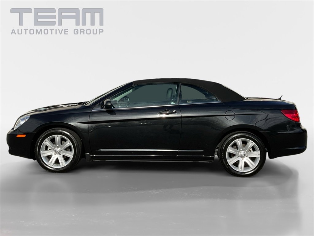 Used 2010 Chrysler Sebring Touring w/ Special Touring Group image 4