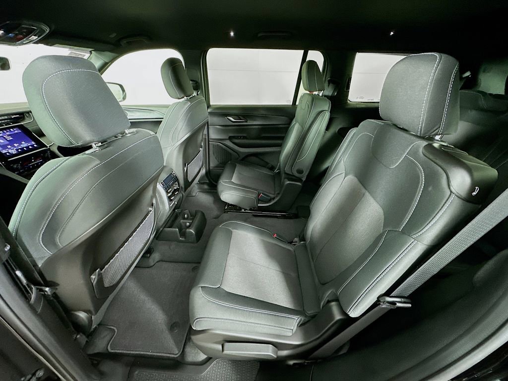 New 2025 Jeep Grand Cherokee L Laredo w/ Luxury Tech Group I image 30