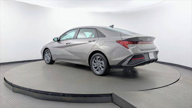 Used 2025 Hyundai Elantra Hybrid FWD image 6
