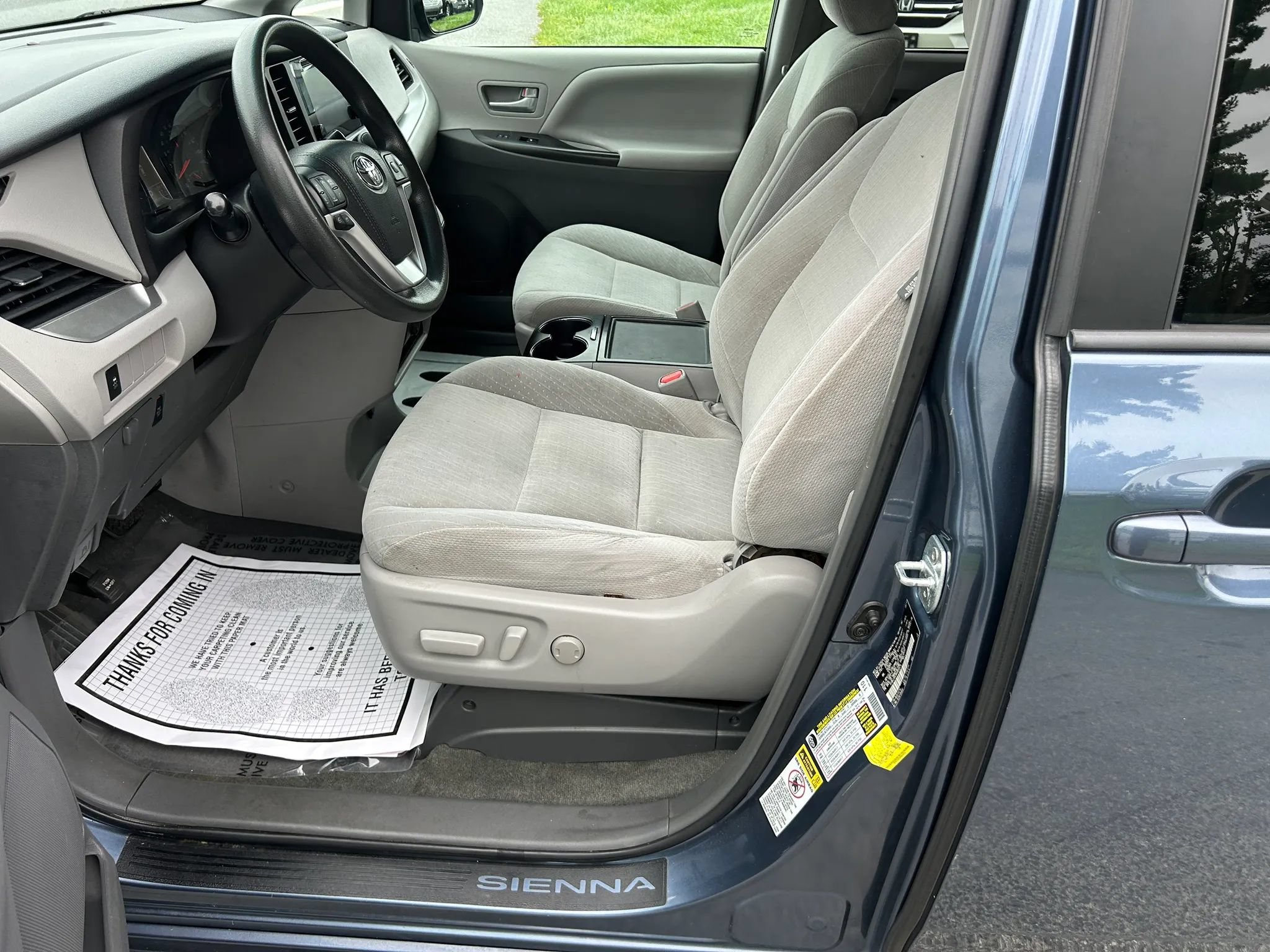 Used 2017 Toyota Sienna LE FWD image 15