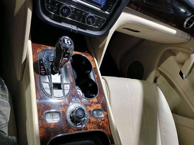 Used 2017 Bentley Bentayga AWD/4WD image 22