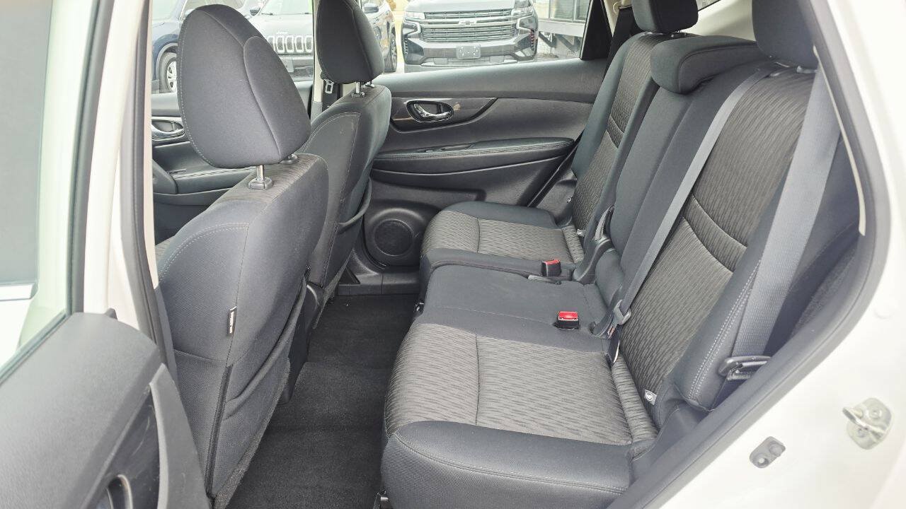Used 2017 Nissan Rogue S FWD image 11