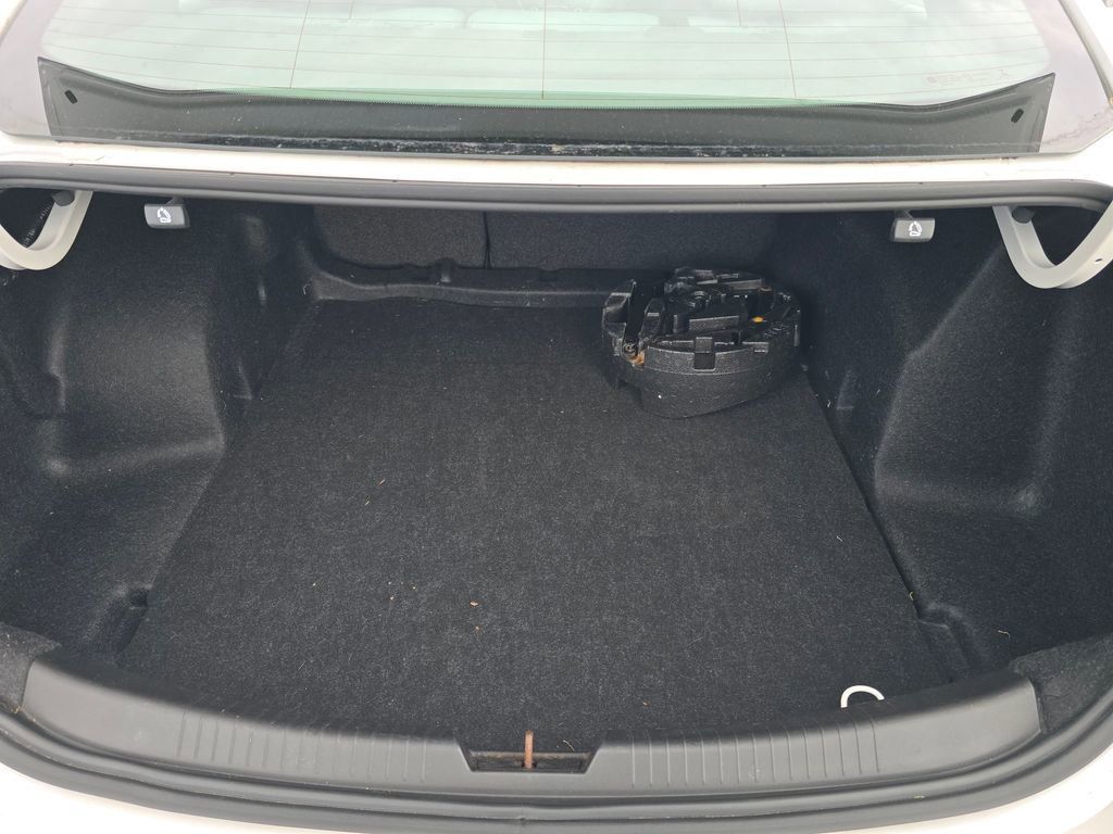 Used 2016 Chevrolet Malibu LT FWD image 11