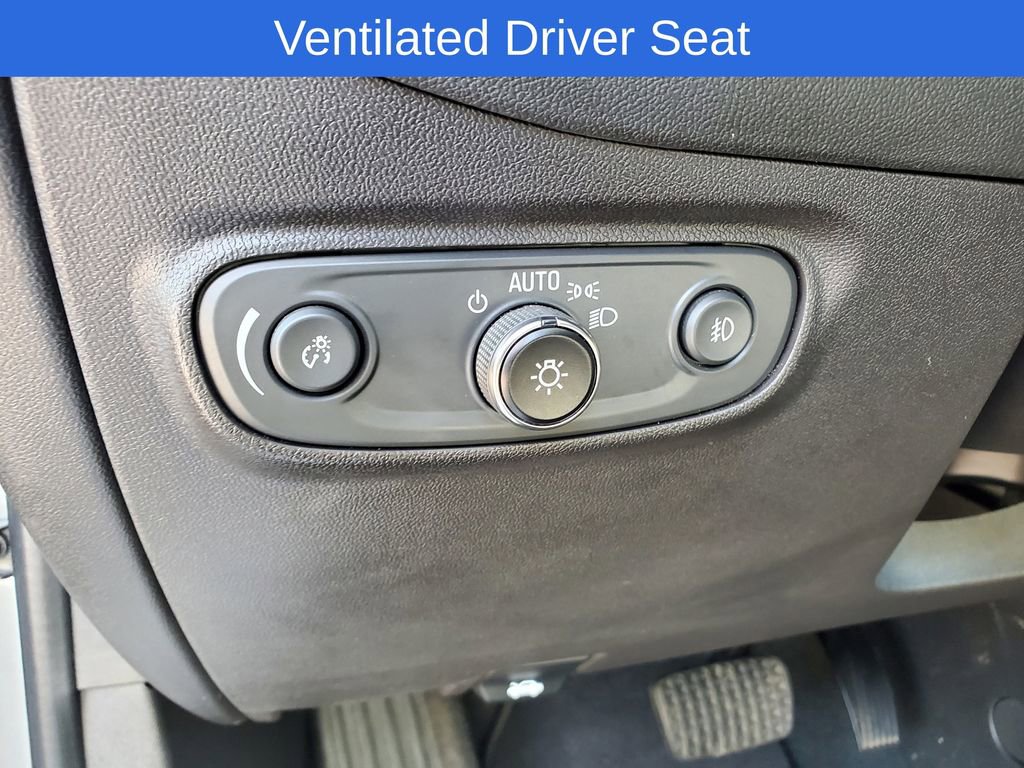 Used 2023 Chevrolet Equinox Premier image 12