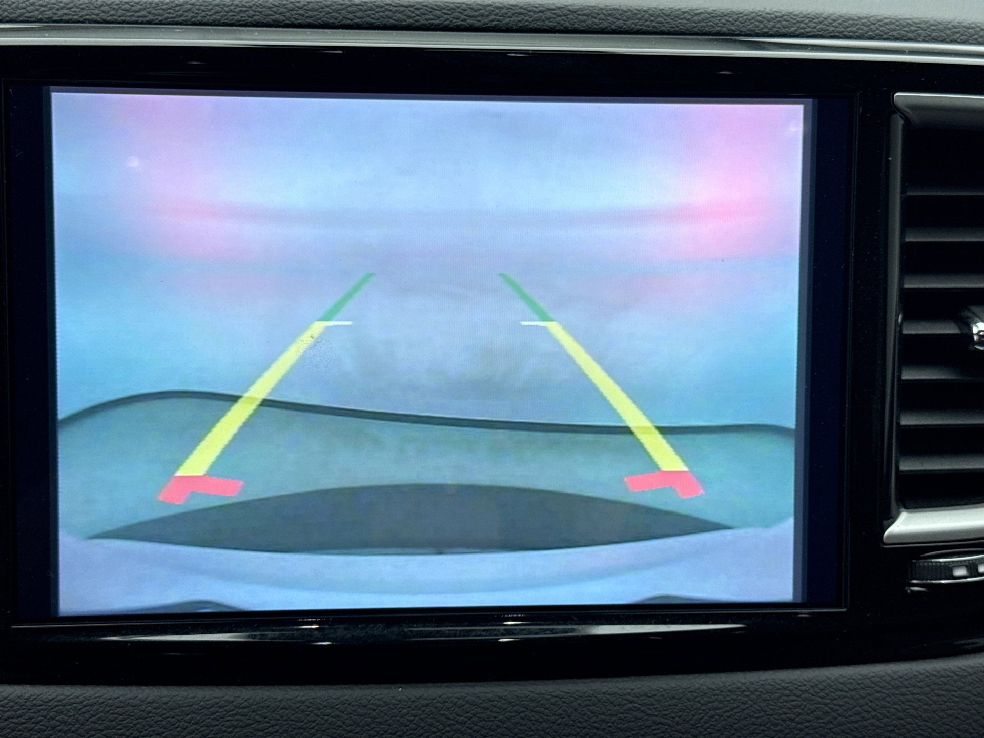 Used 2025 Chrysler Pacifica Select FWD image 10