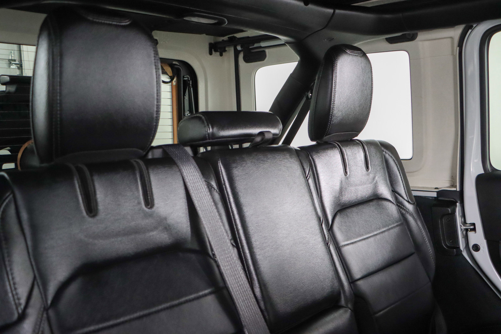 Used 2022 Jeep Wrangler Unlimited Sahara w/ Cold Weather Group image 29