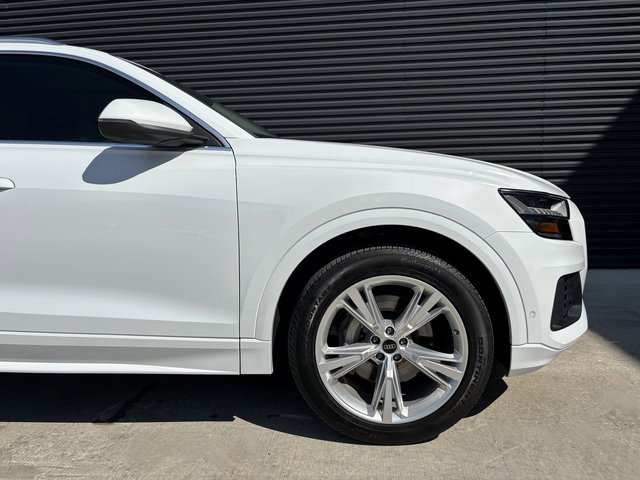 Used 2023 Audi Q8 Premium image 11