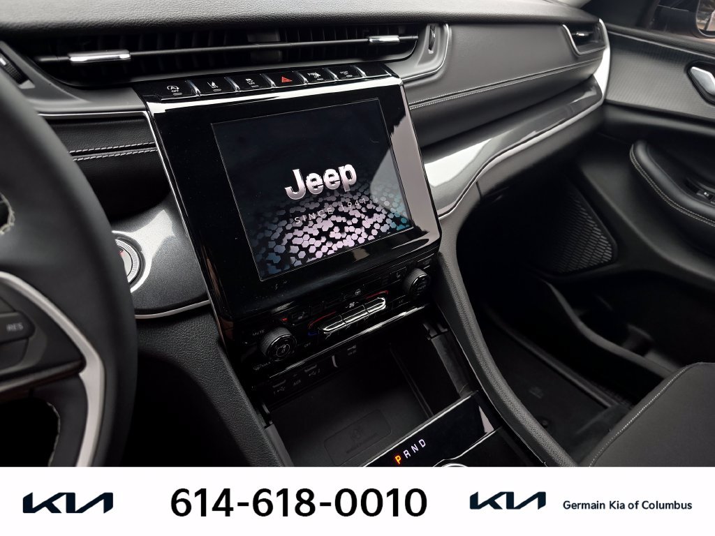 Used 2023 Jeep Grand Cherokee Laredo w/ Luxury Tech Group I AWD/4WD image 23