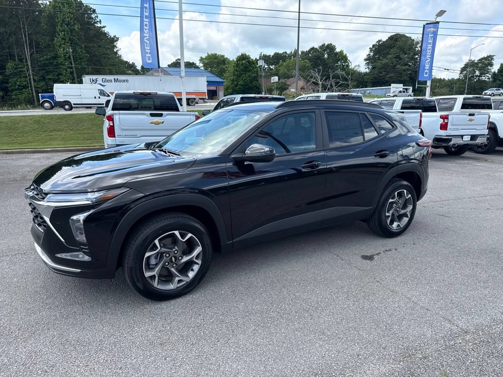 New 2026 Chevrolet Trax LT w/ LT Convenience Package FWD image 2