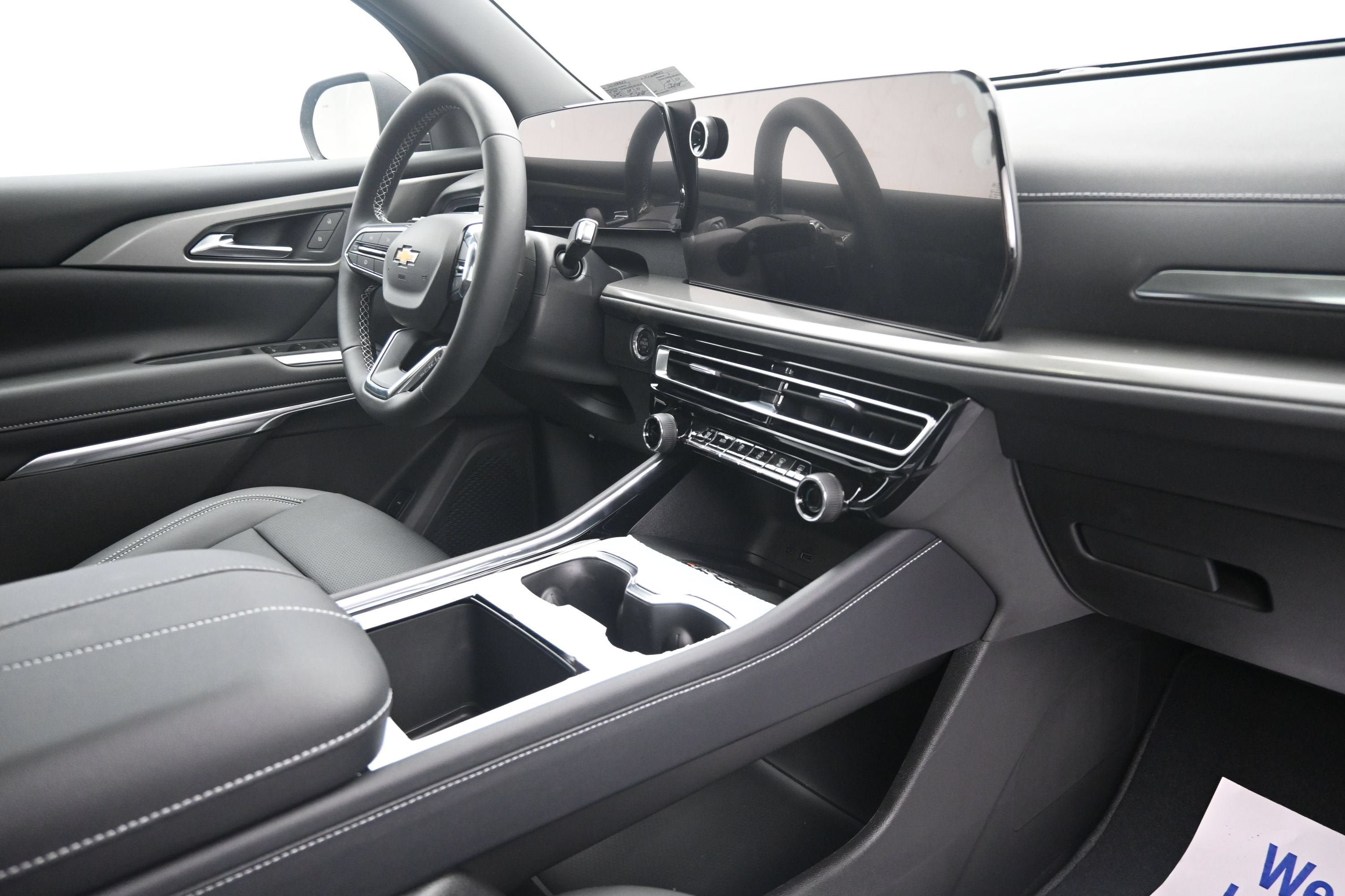 New 2027 Chevrolet Traverse LT w/ Sun and Wheel Package FWD image 36