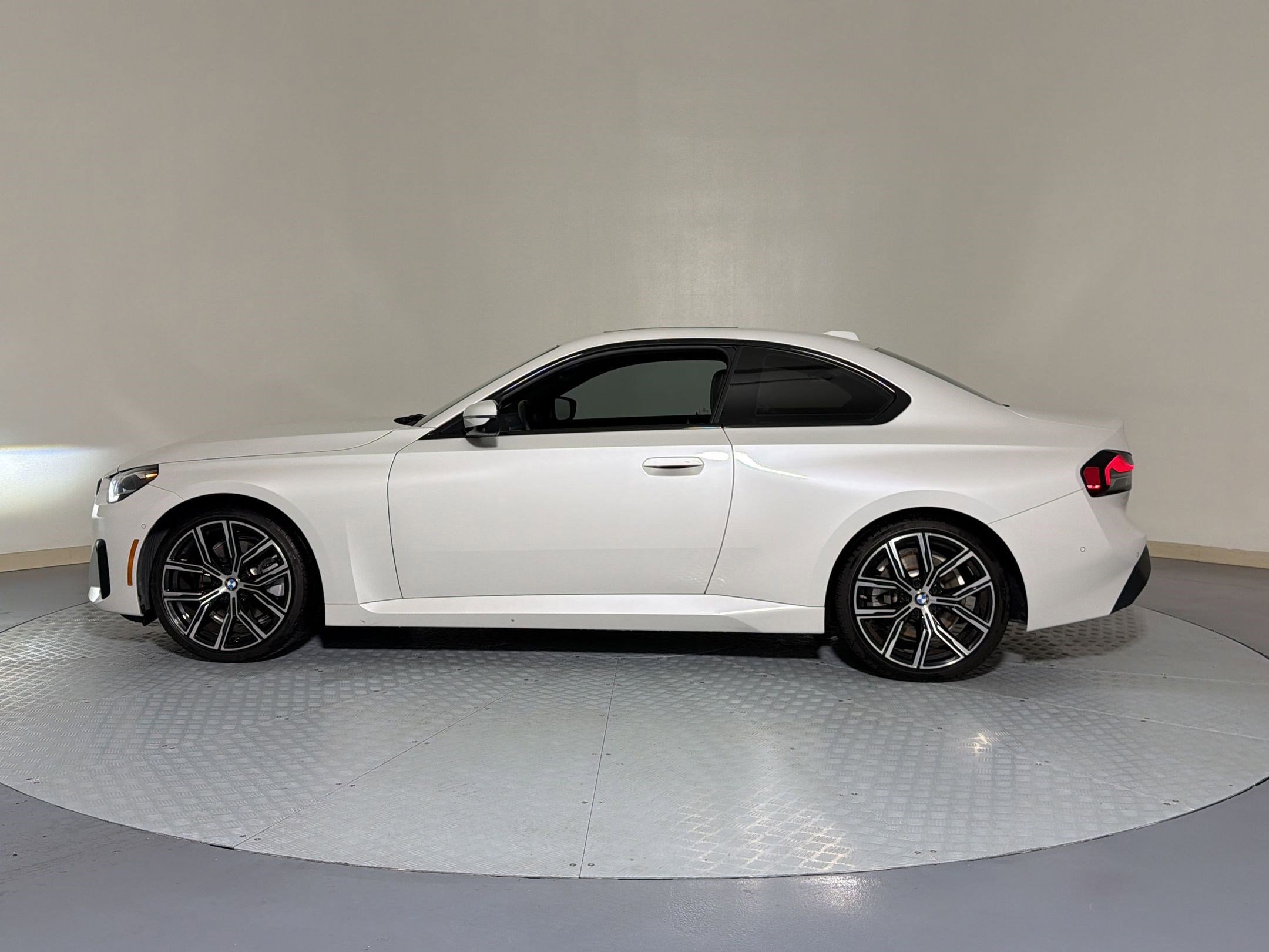 Certified 2024 BMW 230i Coupe w/ Convenience Package RWD image 2