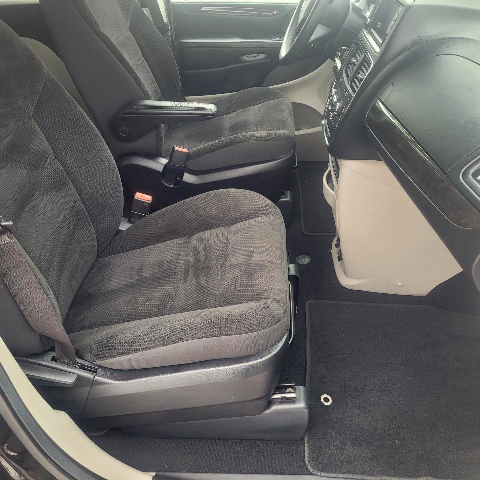 Used 2019 Dodge Grand Caravan SE w/ UConnect Hands-Free Group image 20