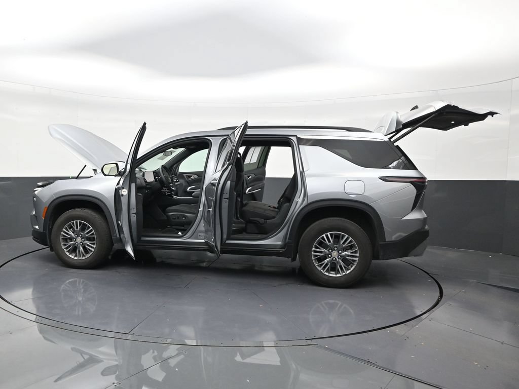 Used 2024 Chevrolet Traverse LT FWD image 29