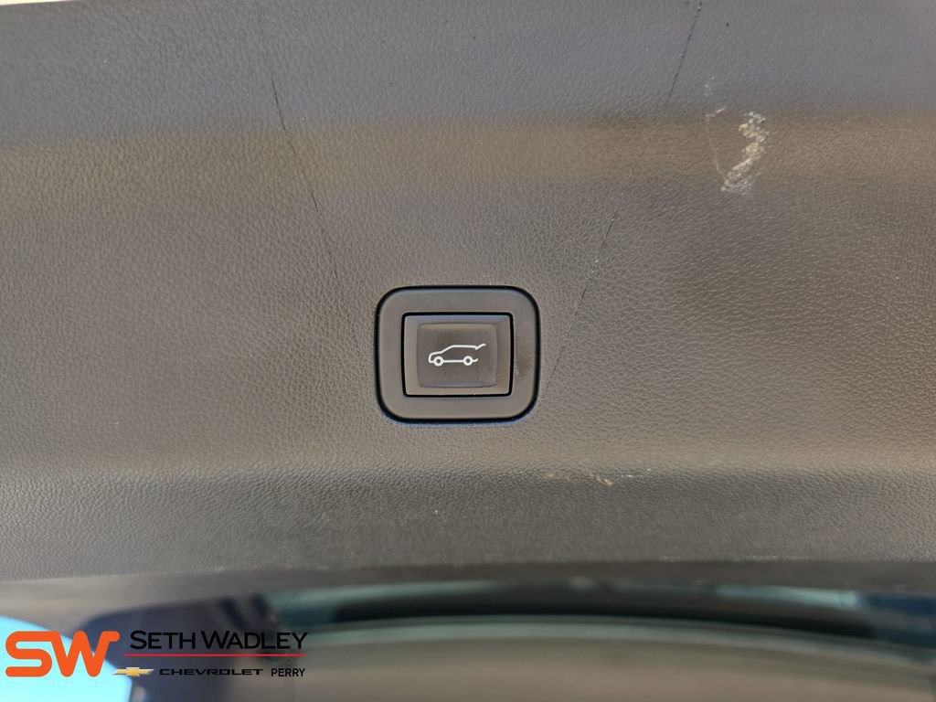 Used 2025 Chevrolet Suburban LT AWD/4WD image 14