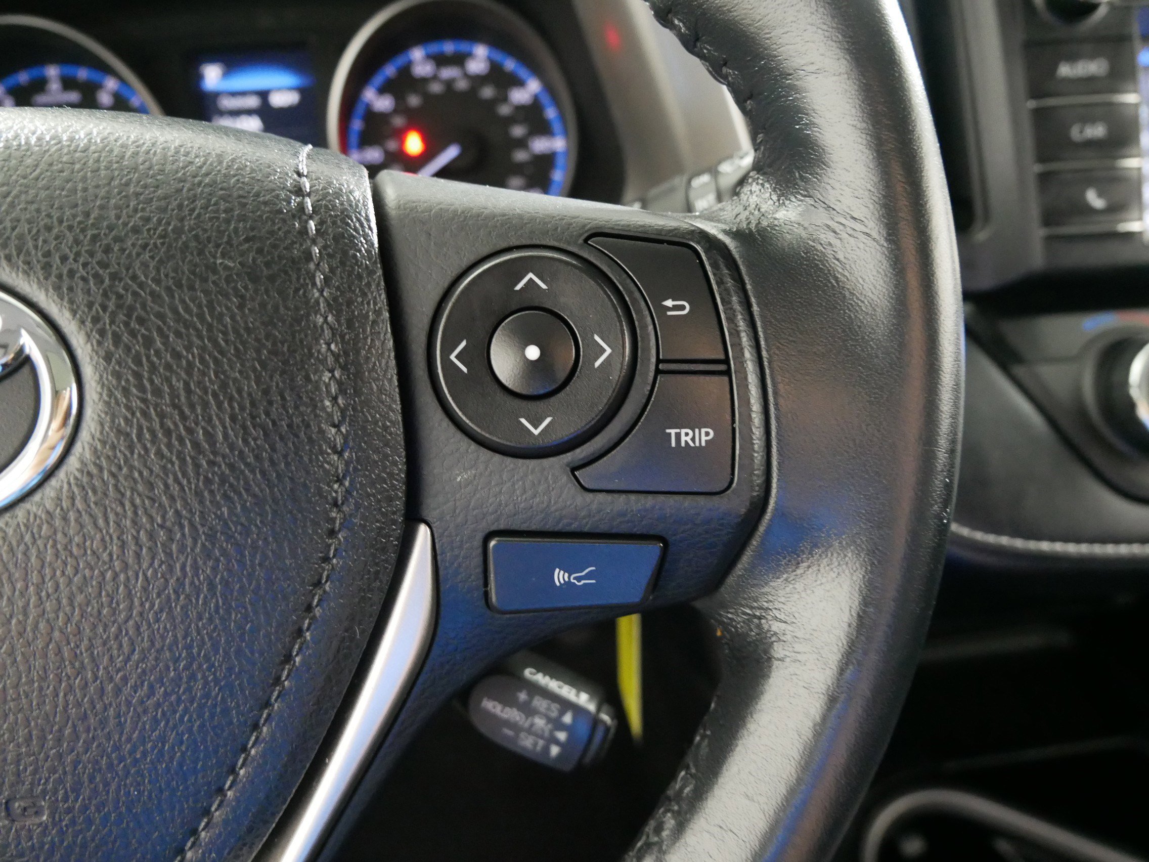 Used 2018 Toyota RAV4 XLE image 28