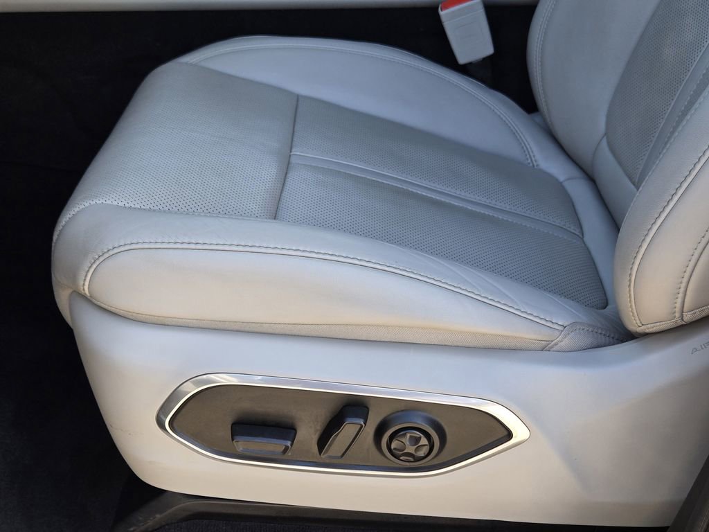 Used 2024 Jeep Wagoneer Series II w/ Flexible Seating Group RWD image 26