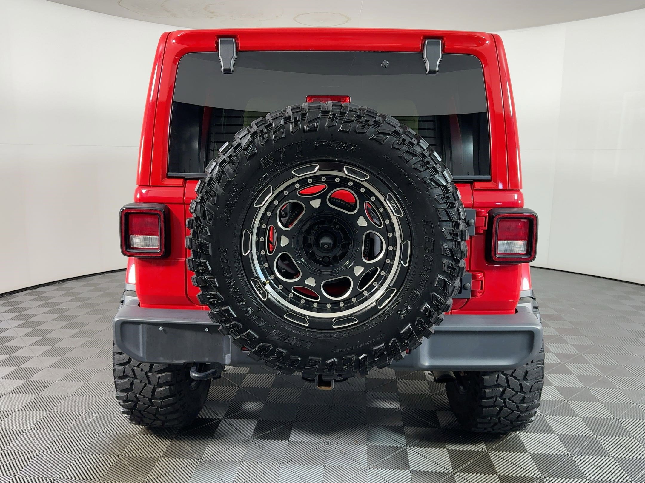 Used 2018 Jeep Wrangler Unlimited Sahara image 10