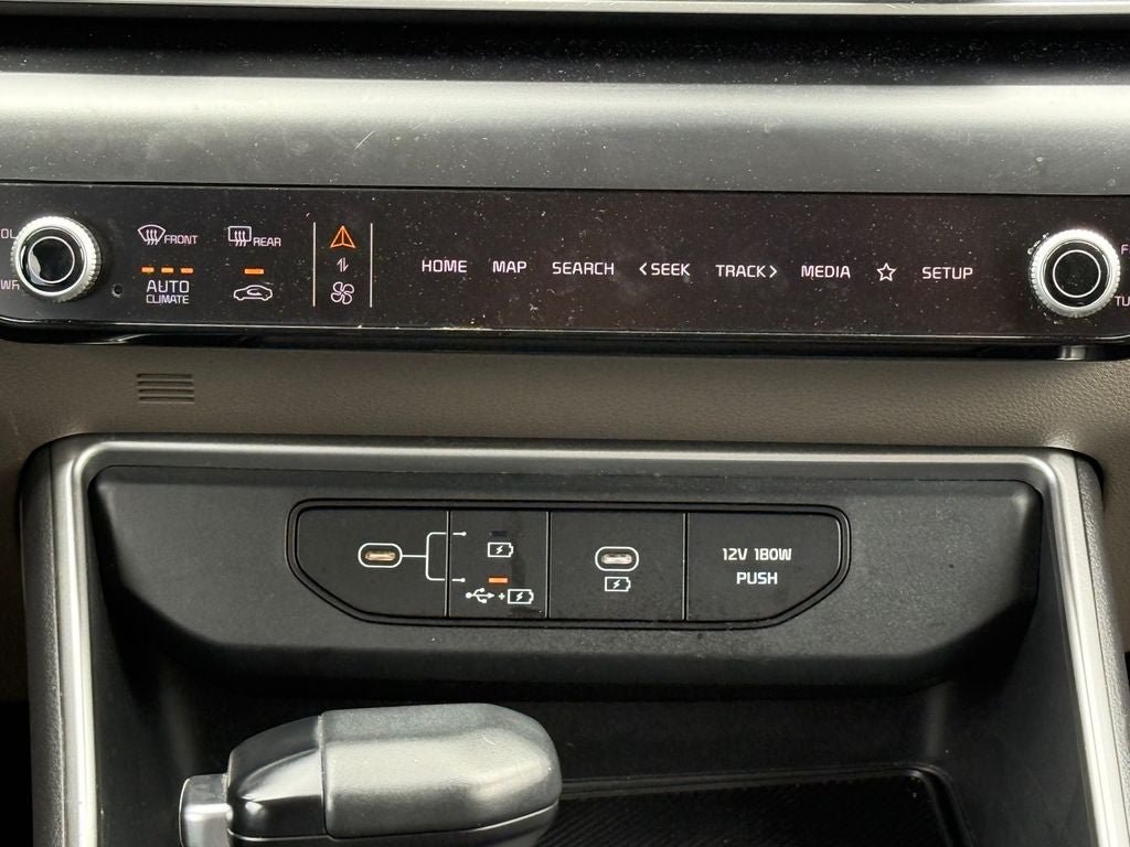 Used 2025 Kia Carnival FWD image 26