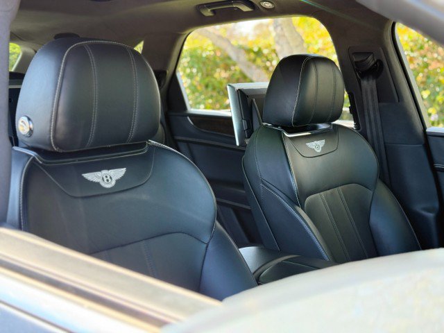 Used 2018 Bentley Bentayga AWD/4WD image 33
