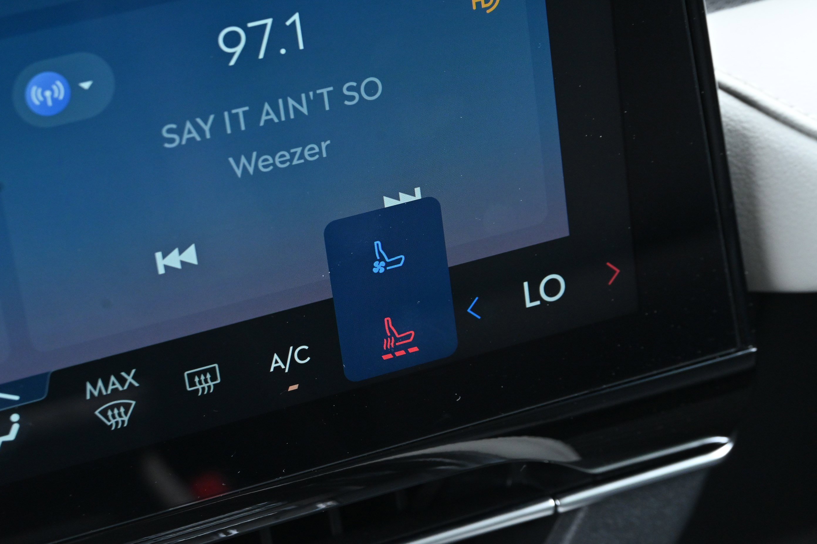 Used 2024 Lincoln Nautilus Premier AWD/4WD image 31