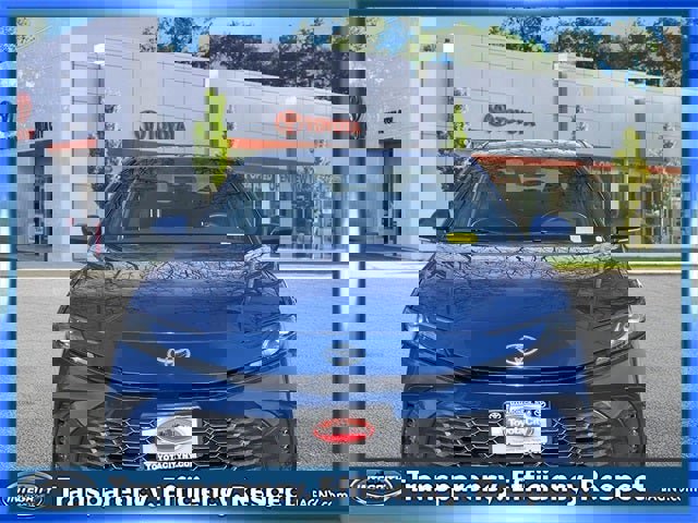 Used 2025 Toyota Camry SE image 2