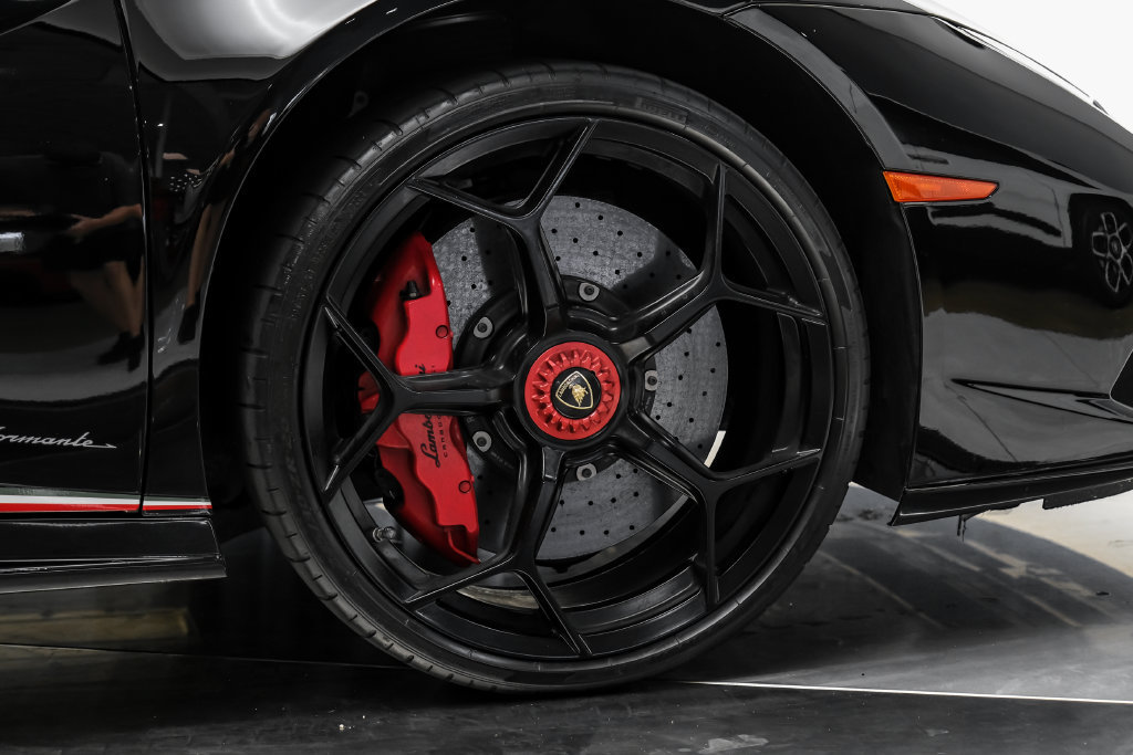 Used 2018 Lamborghini Huracan Performante AWD/4WD image 56