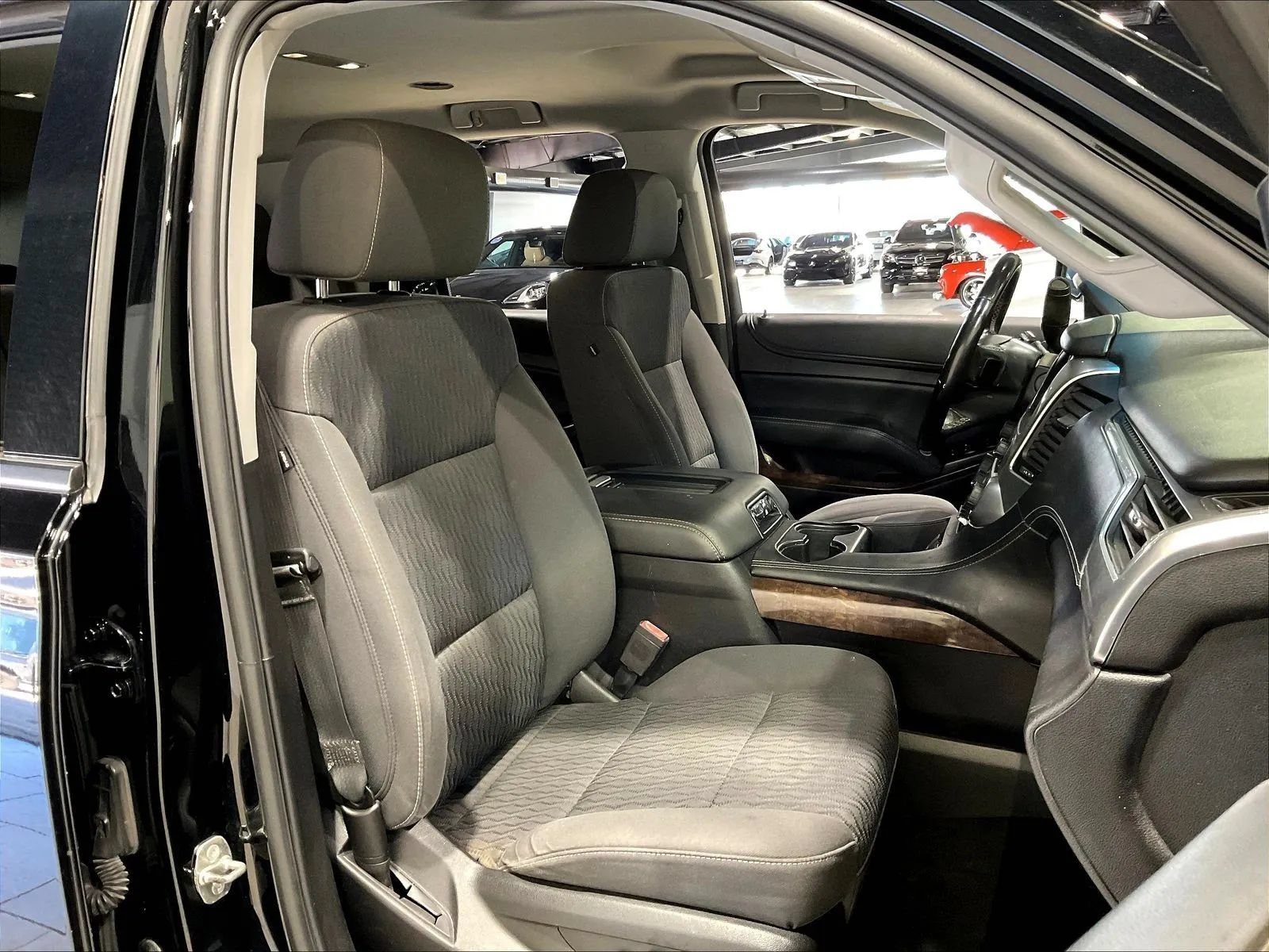 Used 2018 Chevrolet Tahoe LS w/ All-Season Package RWD image 12
