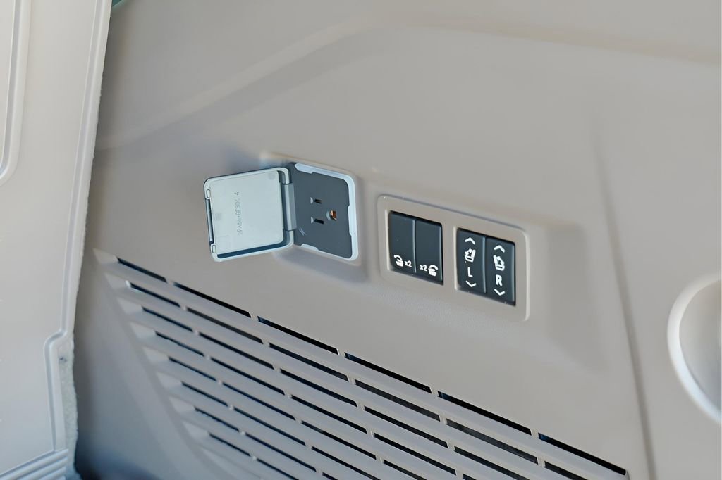 New 2026 GMC Yukon Denali w/ Sun & Power Step Package image 29