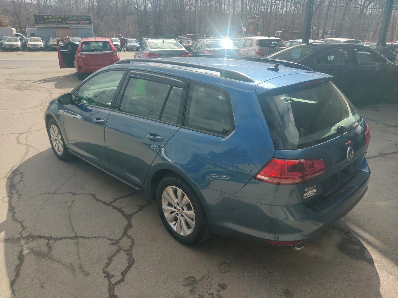 Used 2017 Volkswagen Golf S AWD/4WD image 4