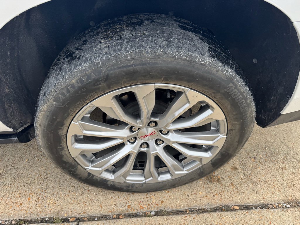 Used 2022 GMC Yukon XL Denali w/ Denali Reserve Package image 9