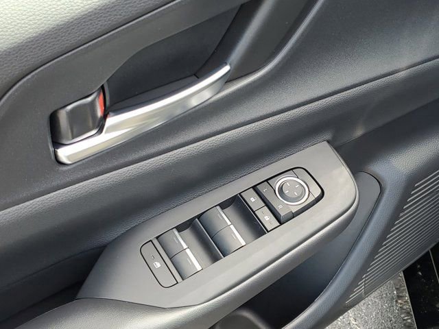 New 2025 Toyota Prius Plug-In Hybrid FWD image 18