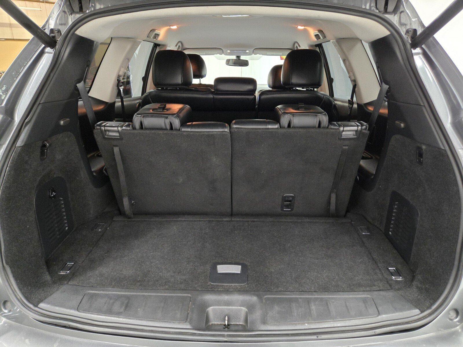 Used 2019 Nissan Pathfinder SL FWD image 11