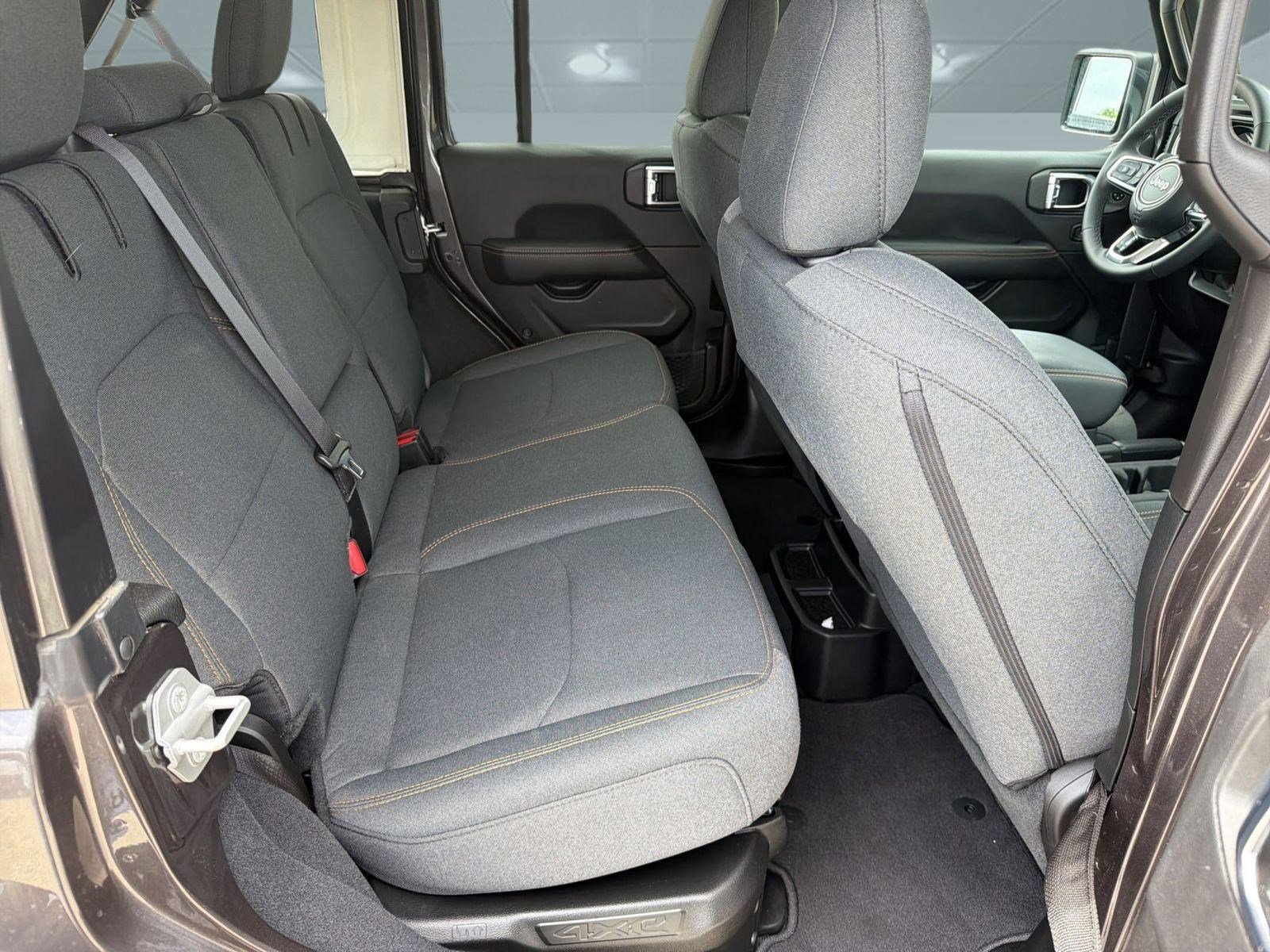 Certified 2025 Jeep Wrangler Sahara image 28