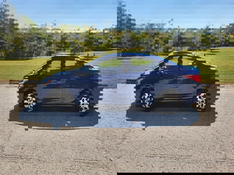 Used 2017 Hyundai Accent SE image 2