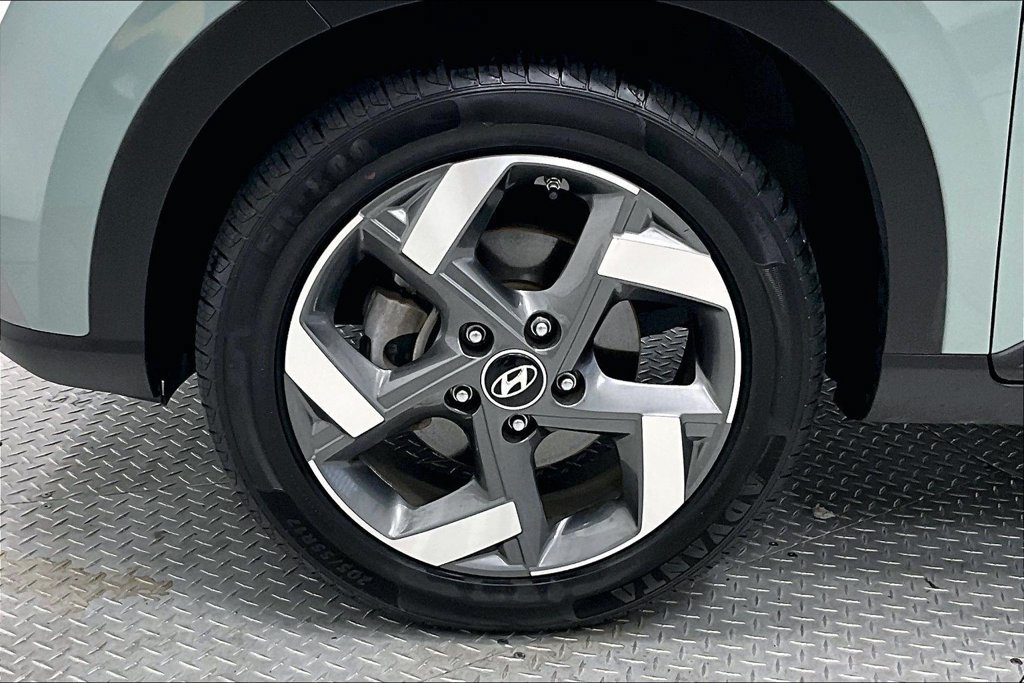 Used 2025 Hyundai Venue SEL FWD image 8