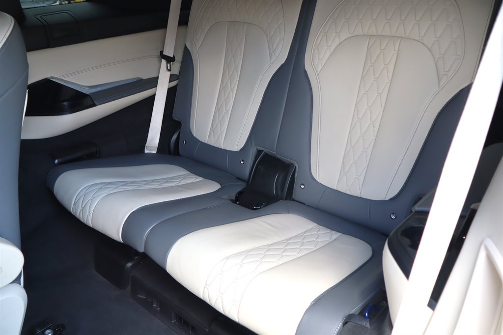 Used 2023 BMW X7 M60i w/ Executive Package AWD/4WD image 29