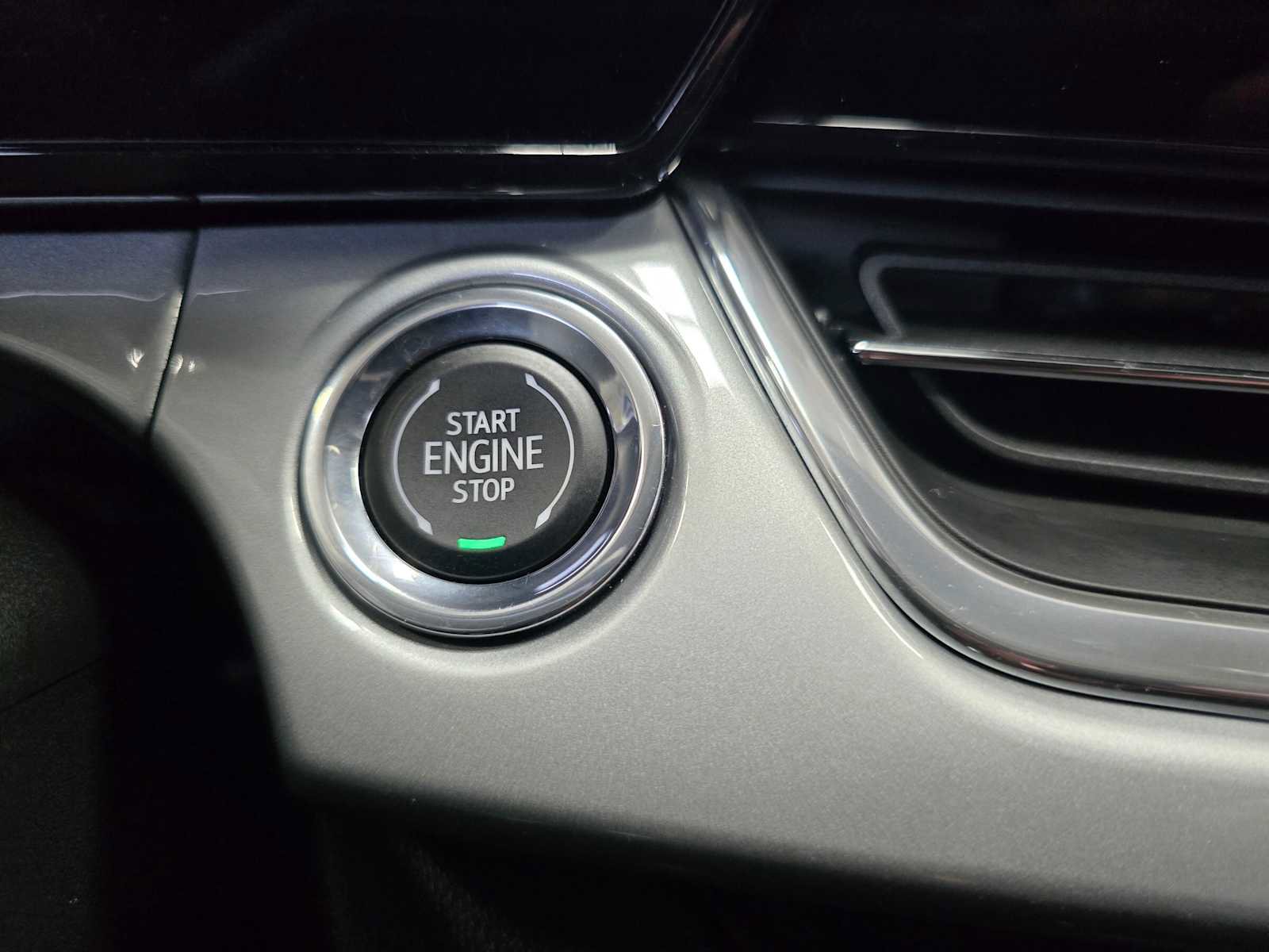 Used 2025 Chevrolet Trax LT image 34