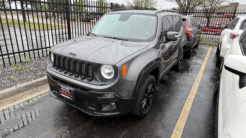 Used 2018 Jeep Renegade Altitude w/ UConnect 8.4 Nav Group AWD/4WD image 2