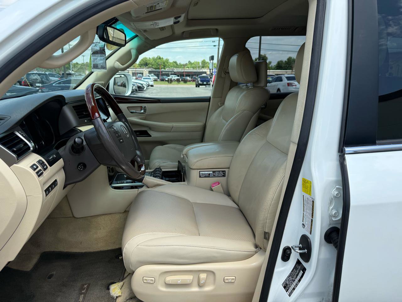 Used 2015 Lexus LX 570 4WD image 12