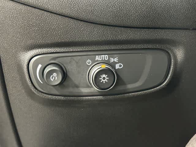 Used 2020 Chevrolet Equinox LT FWD image 19