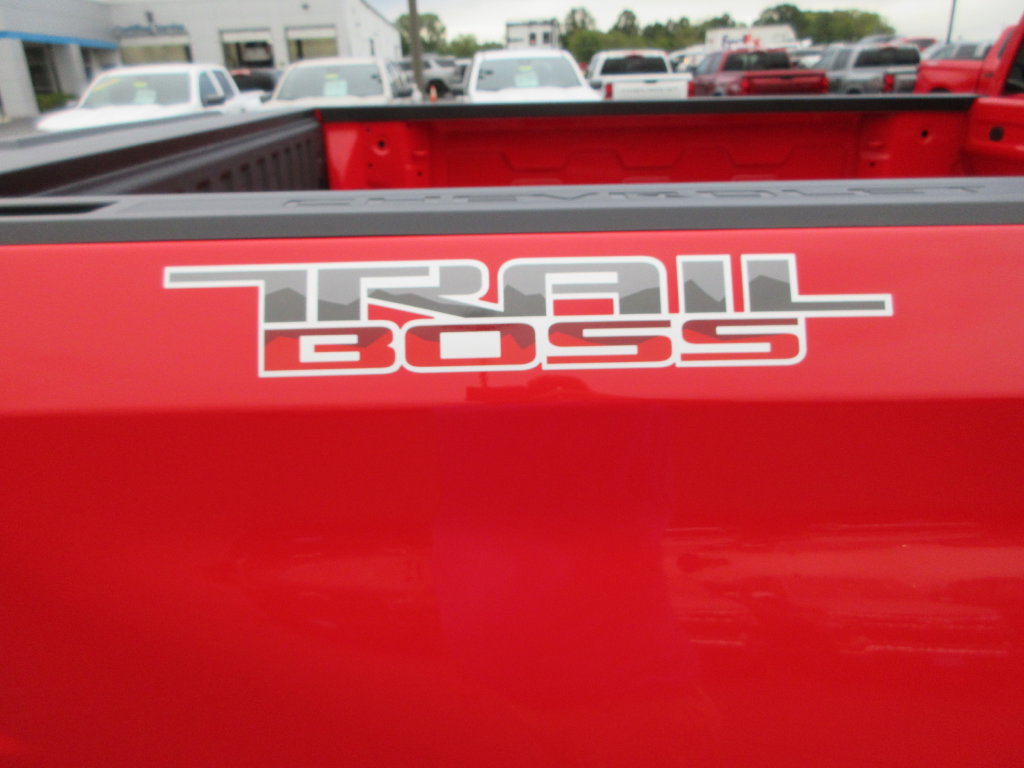 New 2026 Chevrolet Silverado 1500 Custom Trail Boss w/ LPO, Dark Essentials Package AWD/4WD image 13
