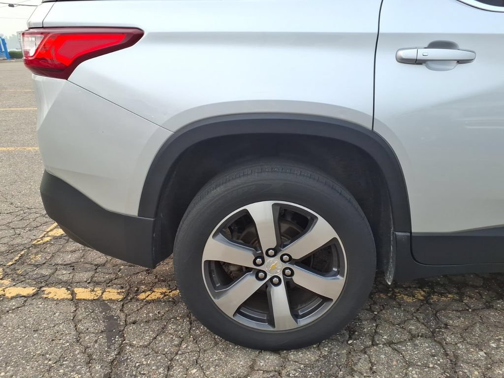 Used 2020 Chevrolet Traverse LT w/ LT Premium Package AWD/4WD image 27