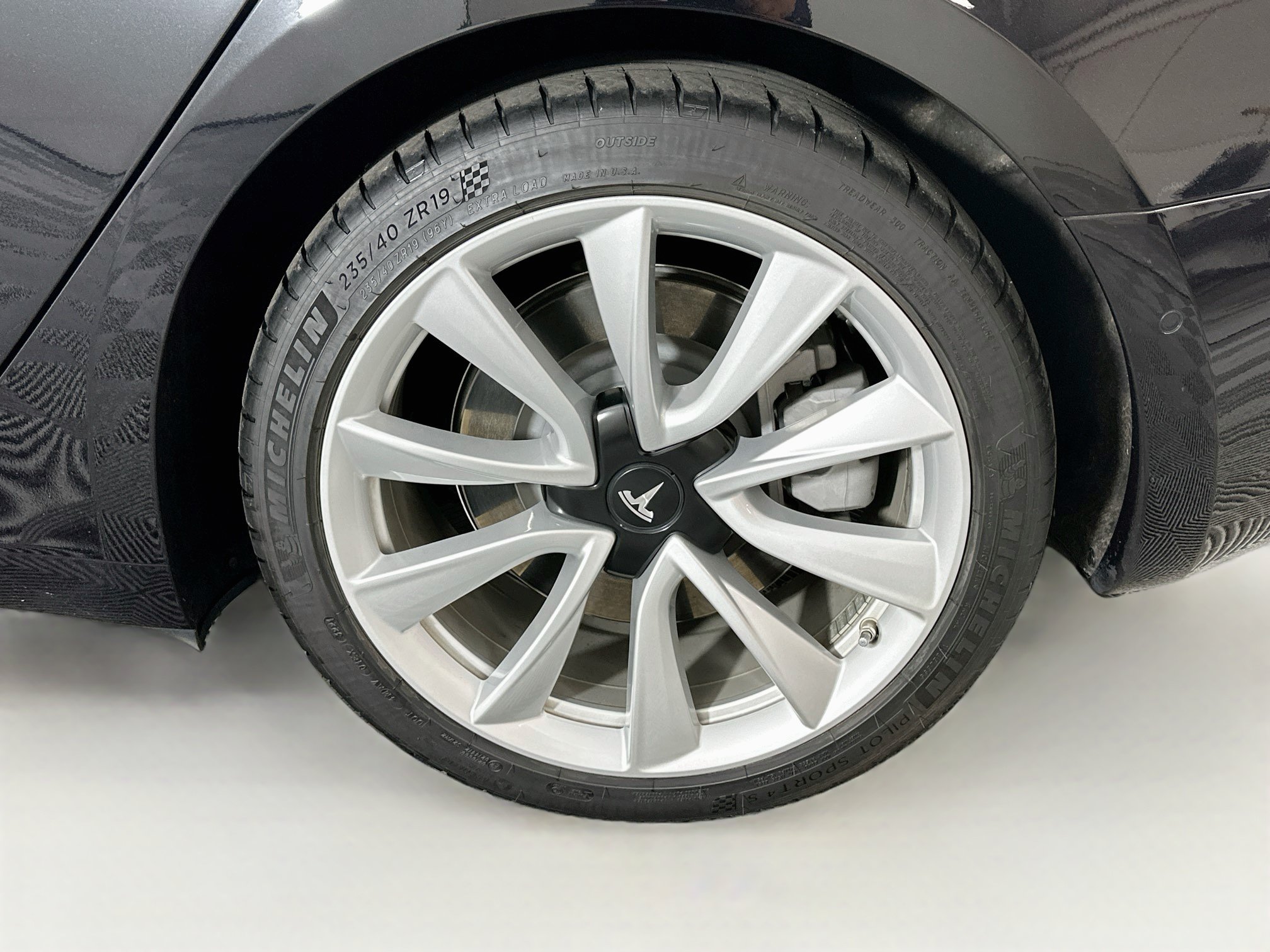 Used 2018 Tesla Model 3 Long Range RWD image 11