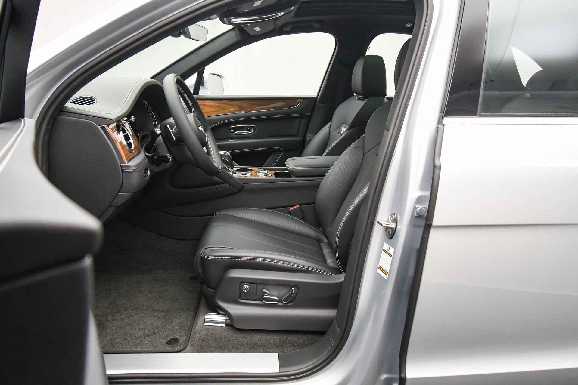 New 2025 Bentley Bentayga image 19