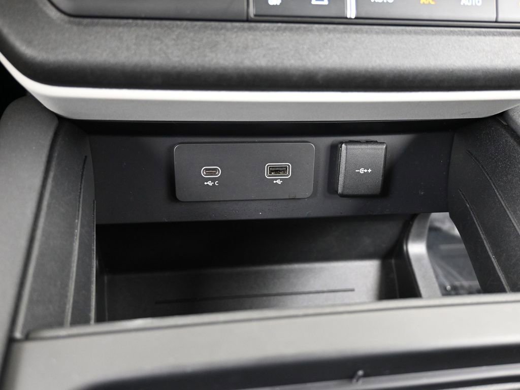 Used 2022 Land Rover Defender 110 S image 25