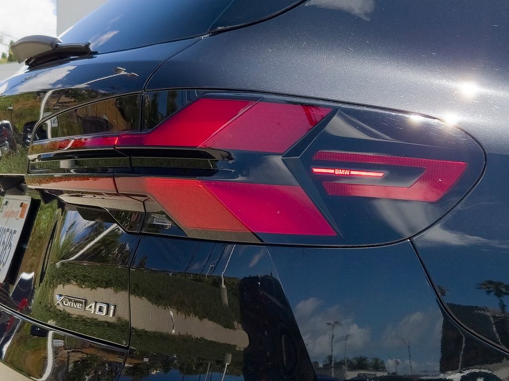 Used 2025 BMW X5 xDrive40i w/ M Sport Package AWD/4WD image 5