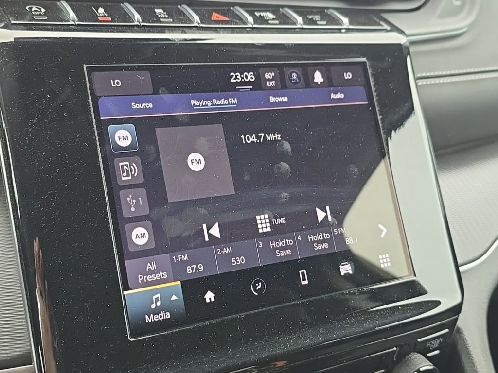 Used 2024 Jeep Grand Cherokee Laredo AWD/4WD image 4